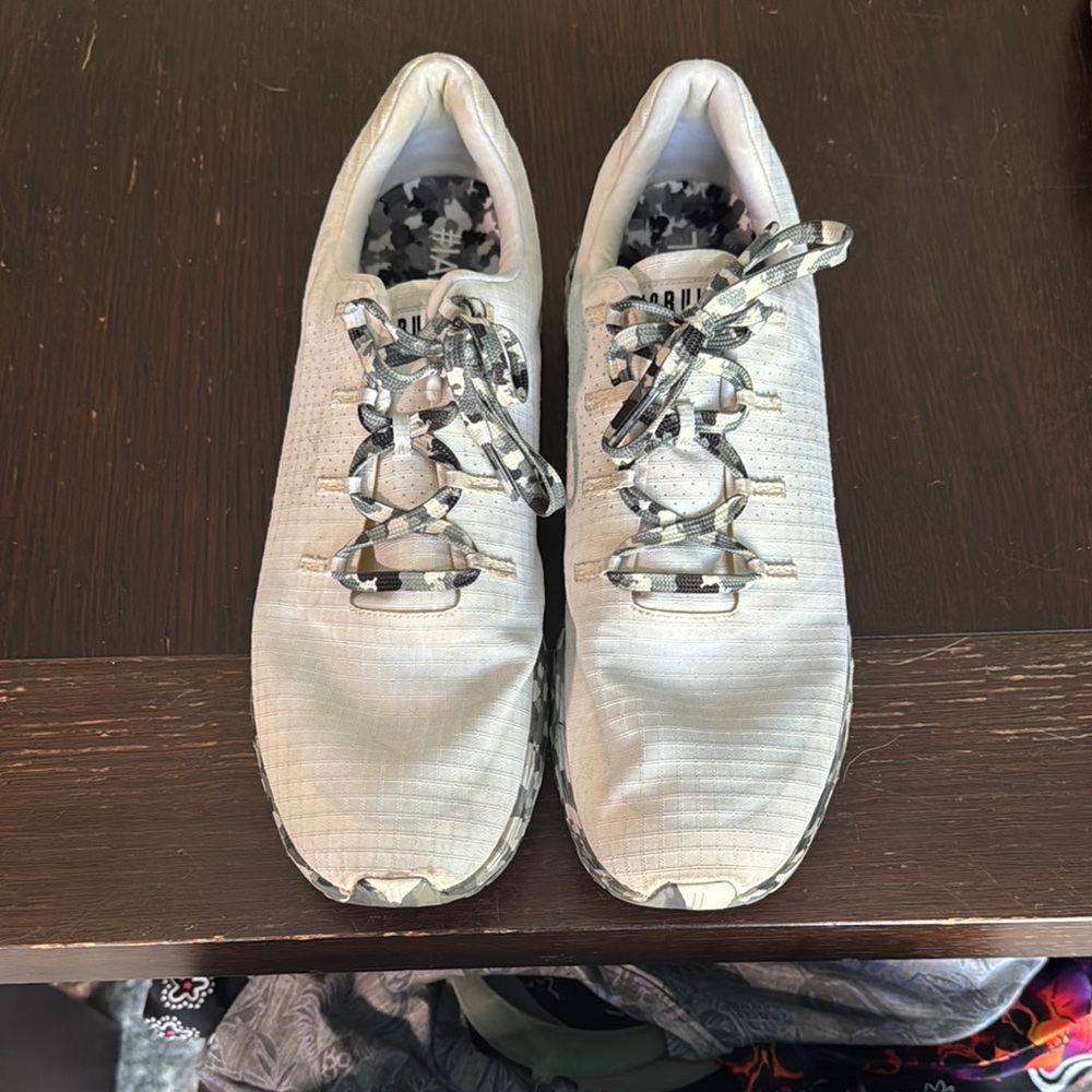 White Athletic Shoes with Textured Fabric and Low-Top Design